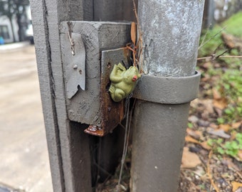 3D Printed Frog Geocache Container: Micro/Nano Size with Log & Magnet