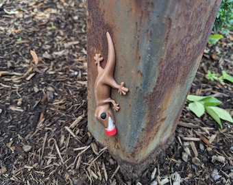 Gecko geocache - cute and funny 3d printed geocaching container with log and magnet