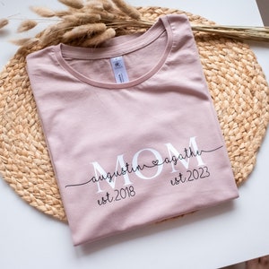 Personalised MOM t-shirt | Mama t-shirt with children's names and year | Baby shower | Mother's day | Pregnancy reveal | Custom gift for mum