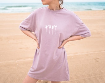 T-shirt bio surdimensionné à imprimé floral - Cadeau pour meilleure amie - Robe t-shirt - Cadeau unique pour elle - Robe de plage - Fleurs minimalistes