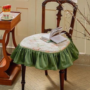 Retro Floral Chair Cover with Green Ruffle Edge, Non-Slip Seat Protector, Rustic Farmhouse Style Chair Cover, Washable Furniture Protector