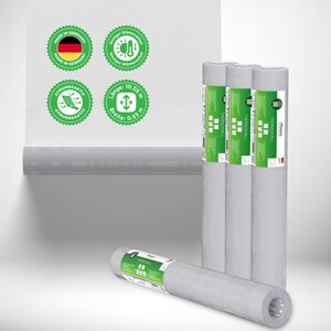 Könnte beinhalten: Das Bild zeigt Rollen aus grauem THERMOWALL-Isoliermaterial. Die Rollen sind zylindrisch und haben grüne Etiketten. Ein Abschnitt des Materials ist abgerollt, und es gibt grüne runde Etiketten mit deutschem Text. Länge: 10,05 m, Breite: 0,53 m.