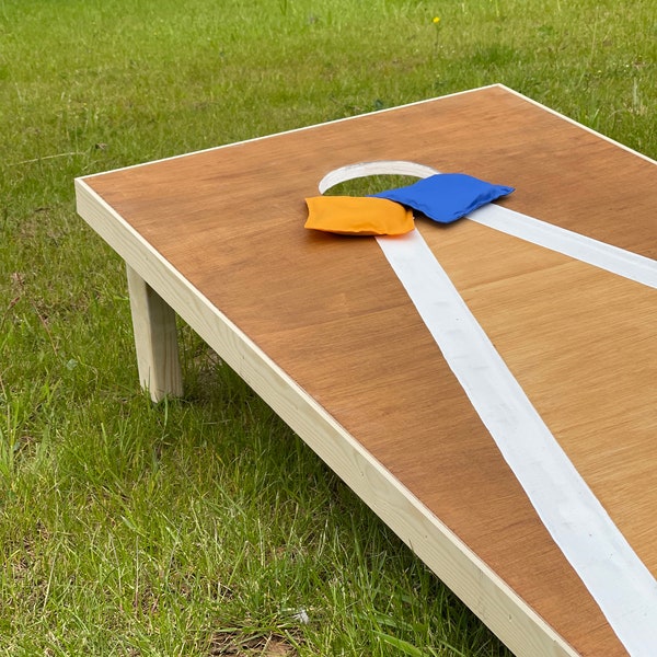 Full size Corn Hole outdoor game including 8 corn bags