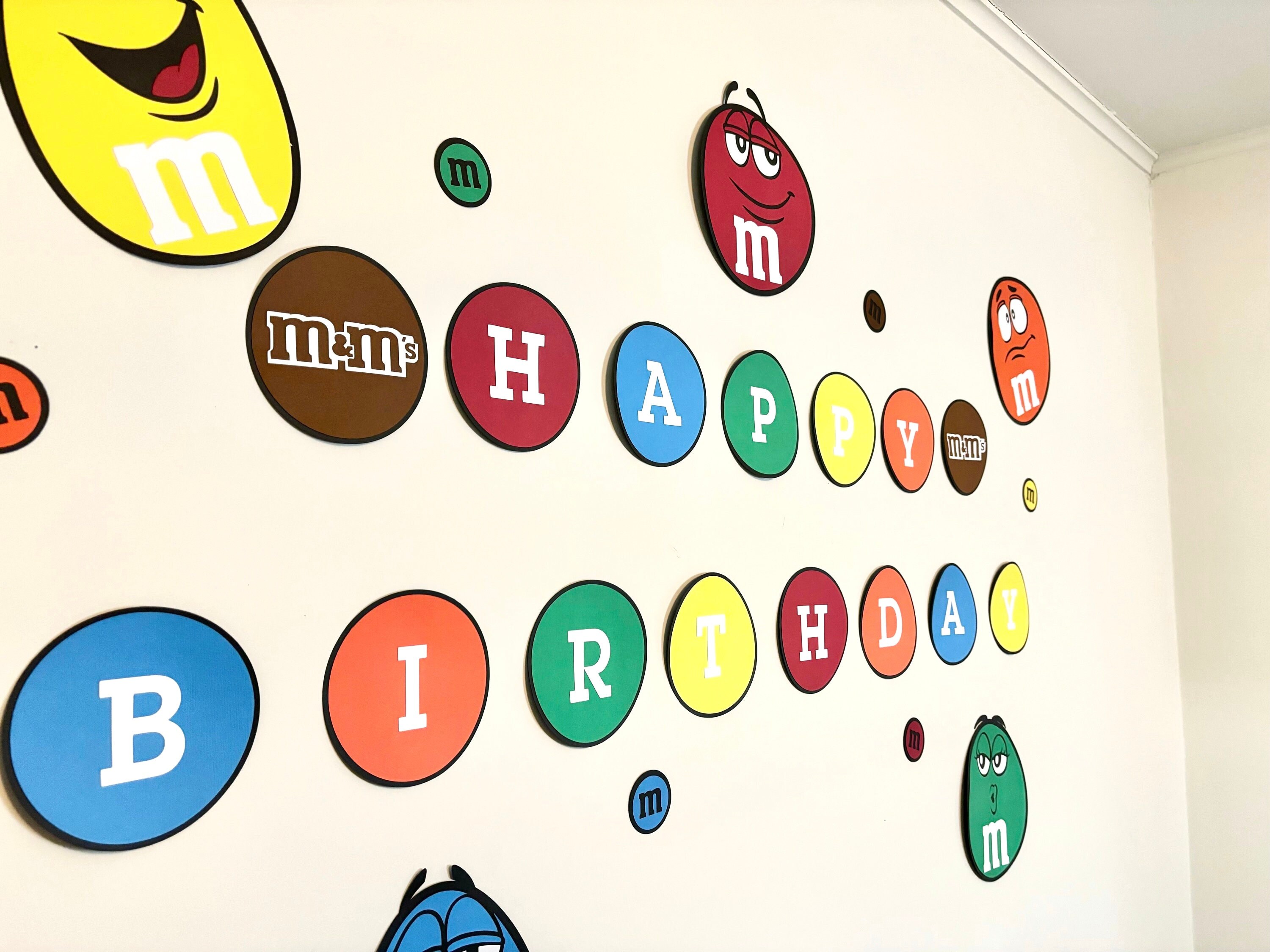 M&Mのハッピーバースデーバナー パーティーデコレーション用