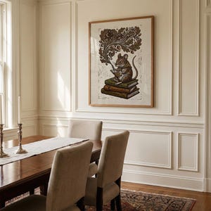 Lámina decorativa de pared con un ratón leyendo, ideal para amantes de los libros. Póster de biblioteca con un toque rústico y encantador. imagen 16