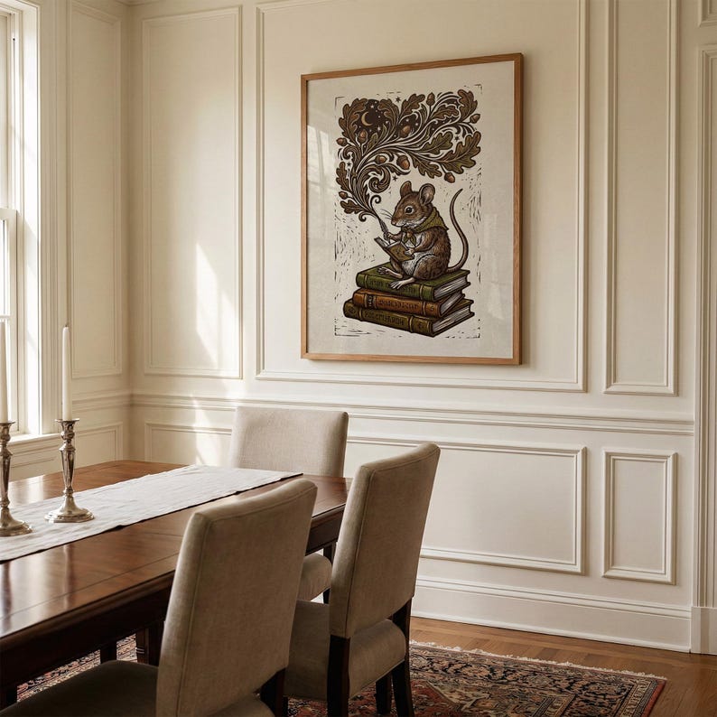 Lámina decorativa de pared con un ratón leyendo, ideal para amantes de los libros. Póster de biblioteca con un toque rústico y encantador. imagen 16
