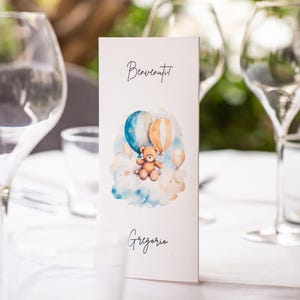 Menú per battesimo, tema orsetto azzurro su carta lascia, menù personalizzato con segnatavolo