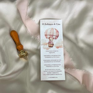 Lesezeichen mit rosa Teddybär-Motiv, Taufe, Geburtstag, Mädchenparty, Teddybär mit Blumen, Platzhalter mit Schokolade, Heißluftballon und Wolken