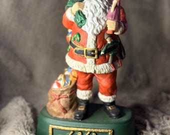 Grandeur Noel Collectors Canada Santa