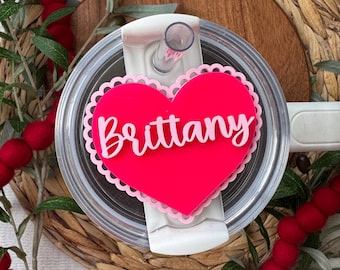 Adorno para taza de Stanley de San Valentín Adorno para vaso con forma de corazón festoneado para Stanley Placa con nombre para adorno personalizado de Stanley para el día de San Valentín