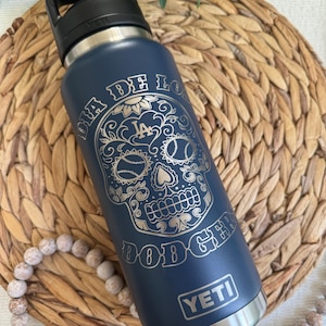 Vaso Yeti del Día de los Dodgers grabado con diseño de los Dodgers en vaso Yeti, vaso Yeti de los Dodgers personalizado grabado, vaso Yeti de Los Ángeles, vaso de béisbol