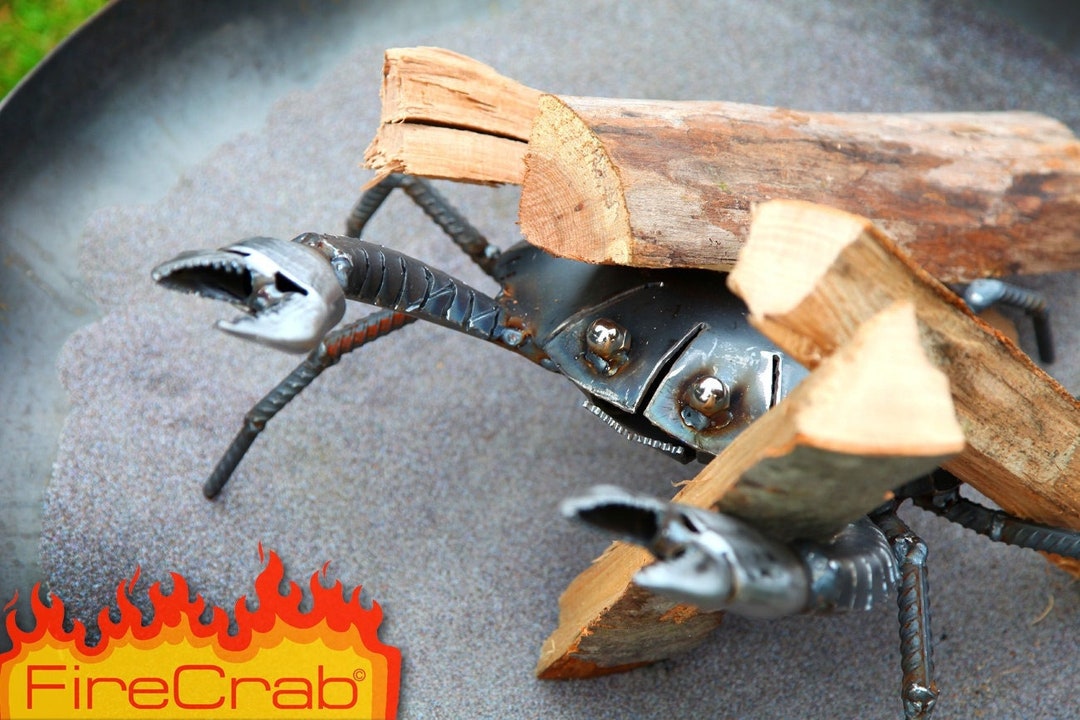 Krabbe aus Stahl als Feuerbock in Feuerschale / Garten / Teich