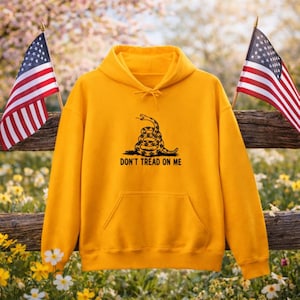 Sweat à capuche drapeau de Gadsden : imprimé jaune moutarde « Don't walk on me »