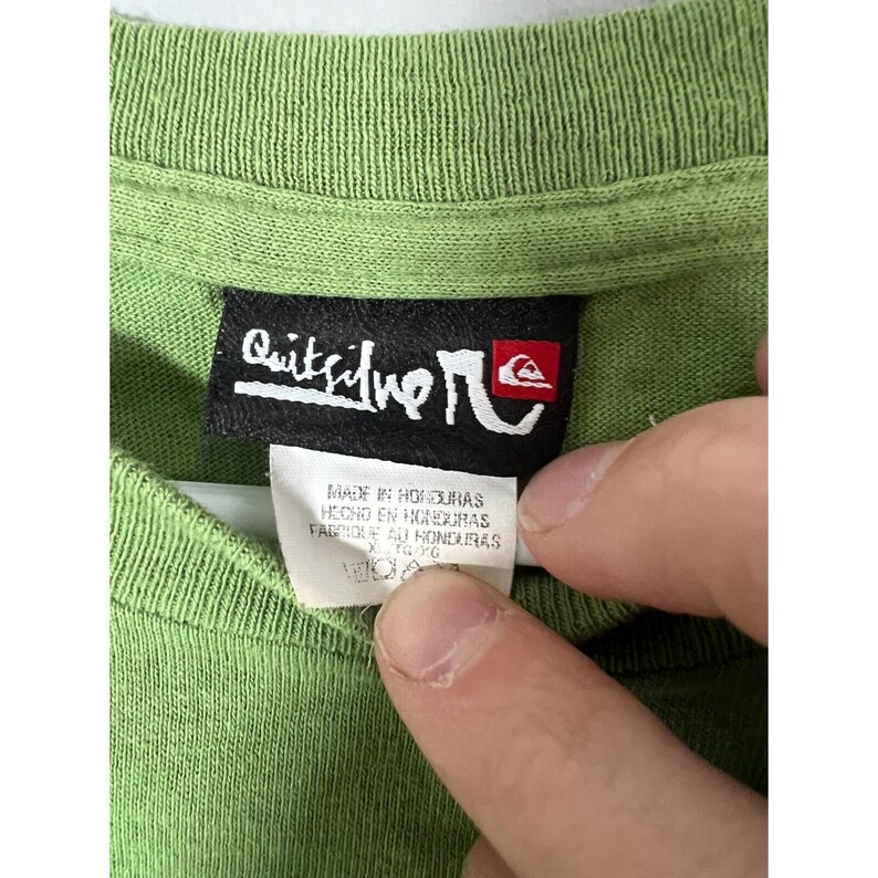 Vintage 90s Quicksilver T-shirt Size: Fits like a