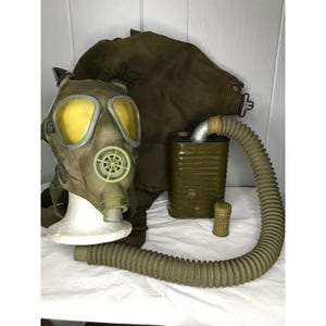 ガスマスク　イギリス軍　フィルターと収納バッグ付き 71wUa8lcmZL._AC_SS300_.jpg