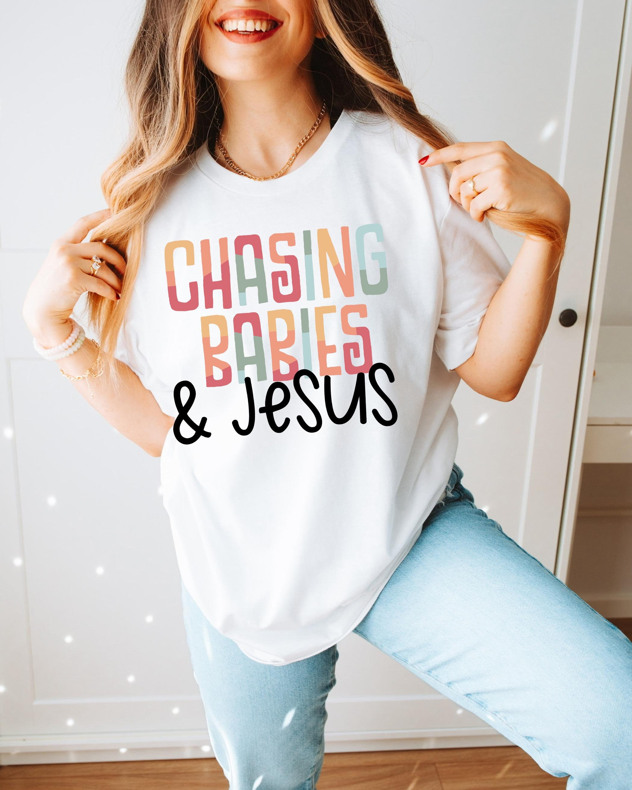 Chasing Babies & Jesus SVG - kinderkamershirt - kinderpastorshirt - kinderdagverblijf SVG - kinderministerie - shirt Chrisitan Mama - thuisonderwijs