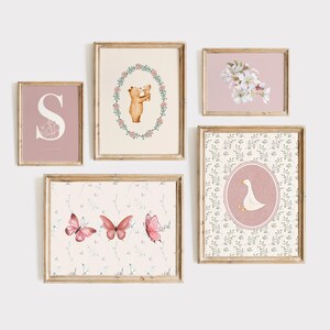 Kundenspezifisches Blumenkinderzimmer-Namensschild-Druck, altrosa Galeriewandset, wunderliche Kinderzimmer-Kunst, Weinlese-Mädchen-Raum-Dekor, 5er-Set, Mutter Bär