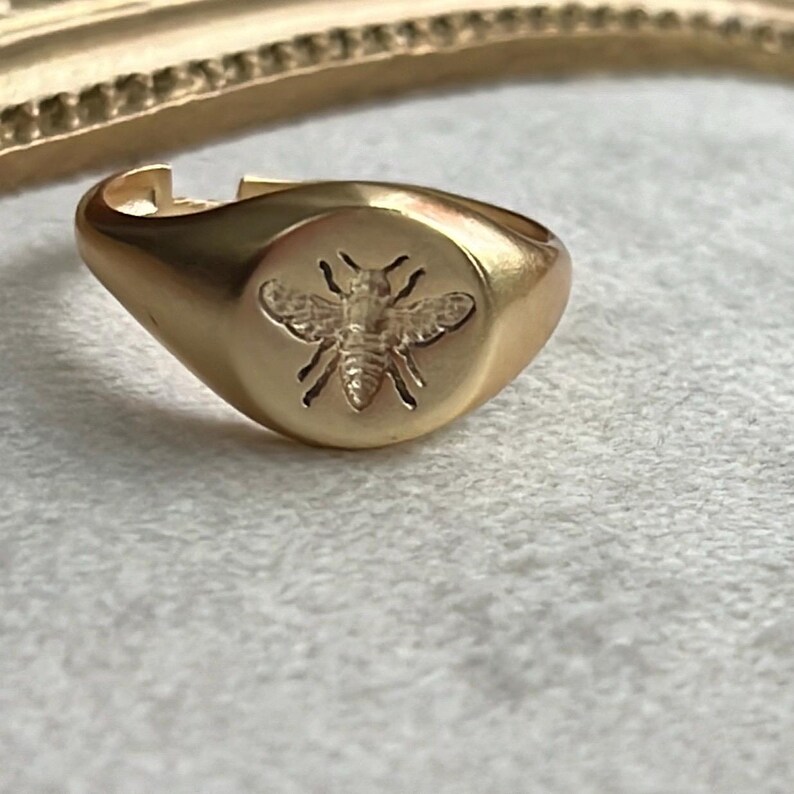 [Julie Vos] Bee Signet Ring-Gold-7 main image 0