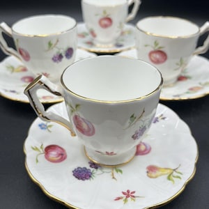 Set Of 4 Aynsley England Florida Bone China Fruit Flowers Tea Cups & Saucers