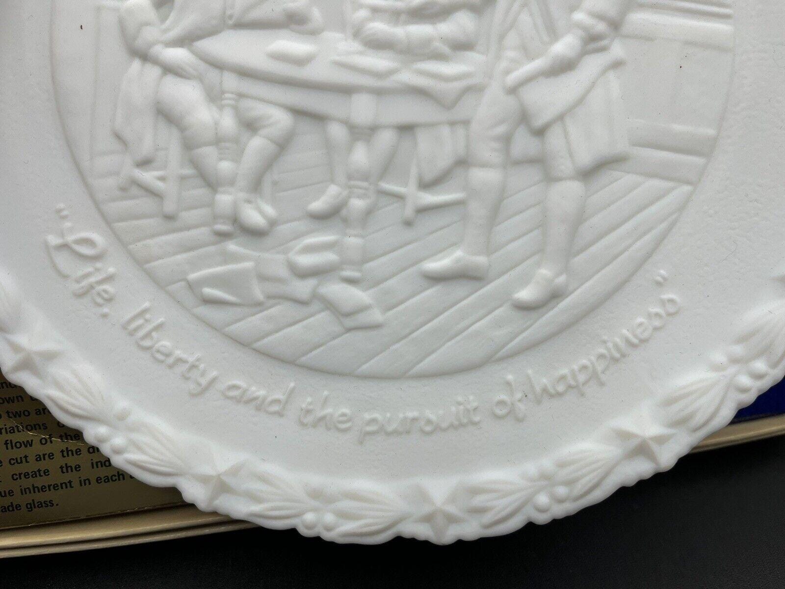 フェントン 本物の手作りガラスプレート 1776-1976 生命、自由、そして