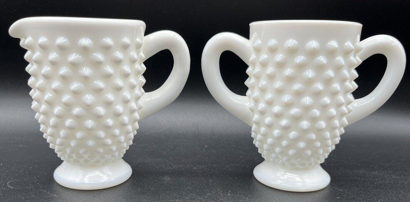 フェントン ホブネイル ミルクガラス 脚付きクリーマー 3.5インチと