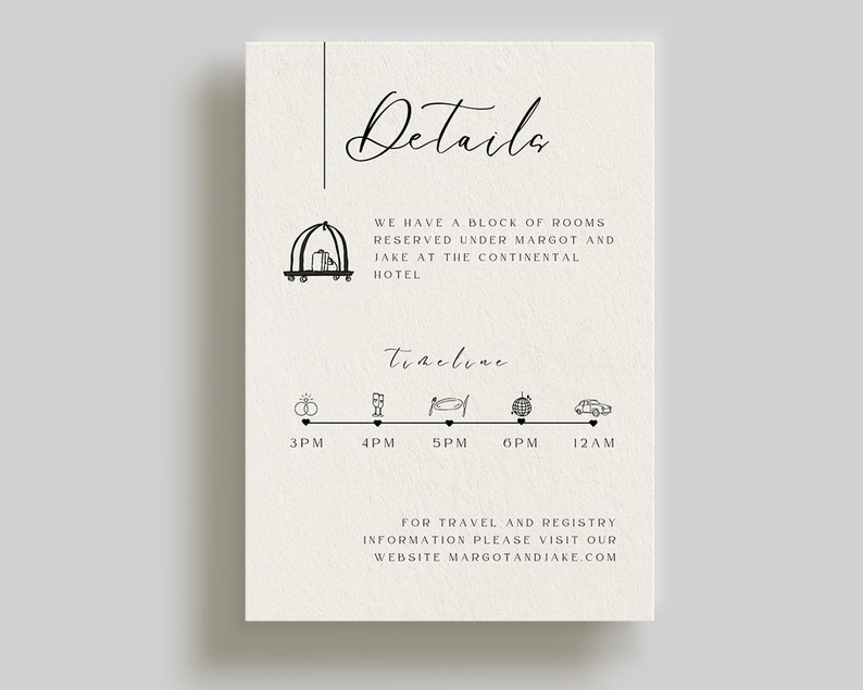 Op de afbeelding: Een kaart met details over een bruiloft met zwarte tekst op een cr&egrave;mekleurige achtergrond. De kaart bevat een tijdlijn van evenementen met pictogrammen voor de ceremonie, de cocktailtijd, het diner, het dansen en het vertrek. De tekst luidt "Details", "We hebben een blok kamers gereserveerd onder Margot en Jake in het Continental Hotel", "tracline", "3PM", "4PM", "5PM", "6PM", "12AM", "Voor reis- en registratie-informatie, bezoek onze website margotandjake.com".