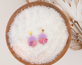 Handgjorda Lotus Polymer Clay Örhängen: Lätt blommigt statement