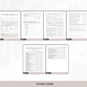 Op de afbeelding: Een verzameling witte papieren formulieren met de tekst "Holistic Medicine" bovenaan. De formulieren bevatten secties voor pati&euml;ntinformatie, symptoomregistratie en medische geschiedenis. De tekst "Intake Form" staat onderaan.