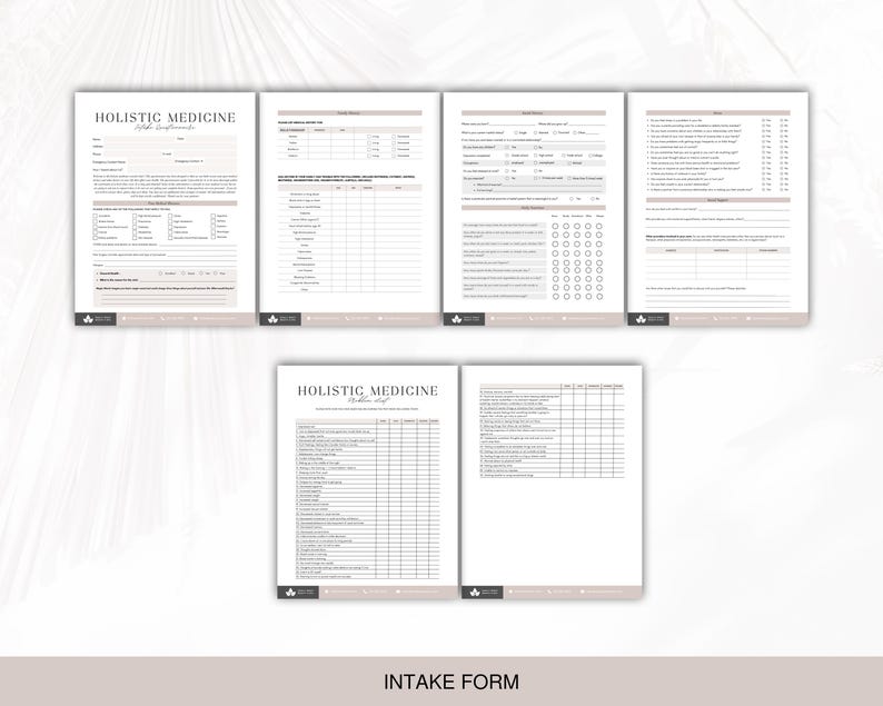 Op de afbeelding: Een verzameling witte papieren formulieren met de tekst "Holistic Medicine" bovenaan. De formulieren bevatten secties voor pati&euml;ntinformatie, symptoomregistratie en medische geschiedenis. De tekst "Intake Form" staat onderaan.
