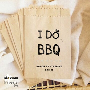 I DO BBQ Sacs à dragées de mariage Cadeaux de mariage Porte-ustensiles Répétition de mariage Dîner Fête de fiançailles Barbecue Sacs à couverts de mariage 5" x 7,5"