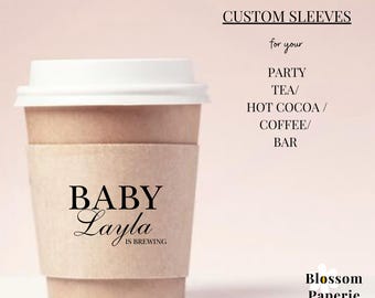 ベビーシャワーの装飾用コーヒーカップスリーブ、コーヒーをテーマにしたベビーシャワーのゲストへのコーヒーギフト、Sip and Seeコーヒースリーブ、Baby Is Brewingギフト