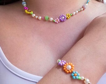 Floral Pearl Beaded Set Necklace and Bracelet