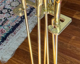 Herramientas de chimenea de latón vintage con cabeza de caballo sobre soporte, estilo Hollywood Regency, victoriano, herramientas de chimenea de latón de mediados de siglo, motivo de cabeza de caballo, herramientas de hogar de latón