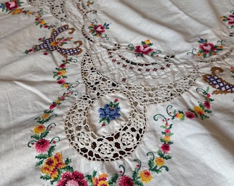 RARE Antique hand embroidered crocheted romantic Tablecloth cross stitched needle point roses
