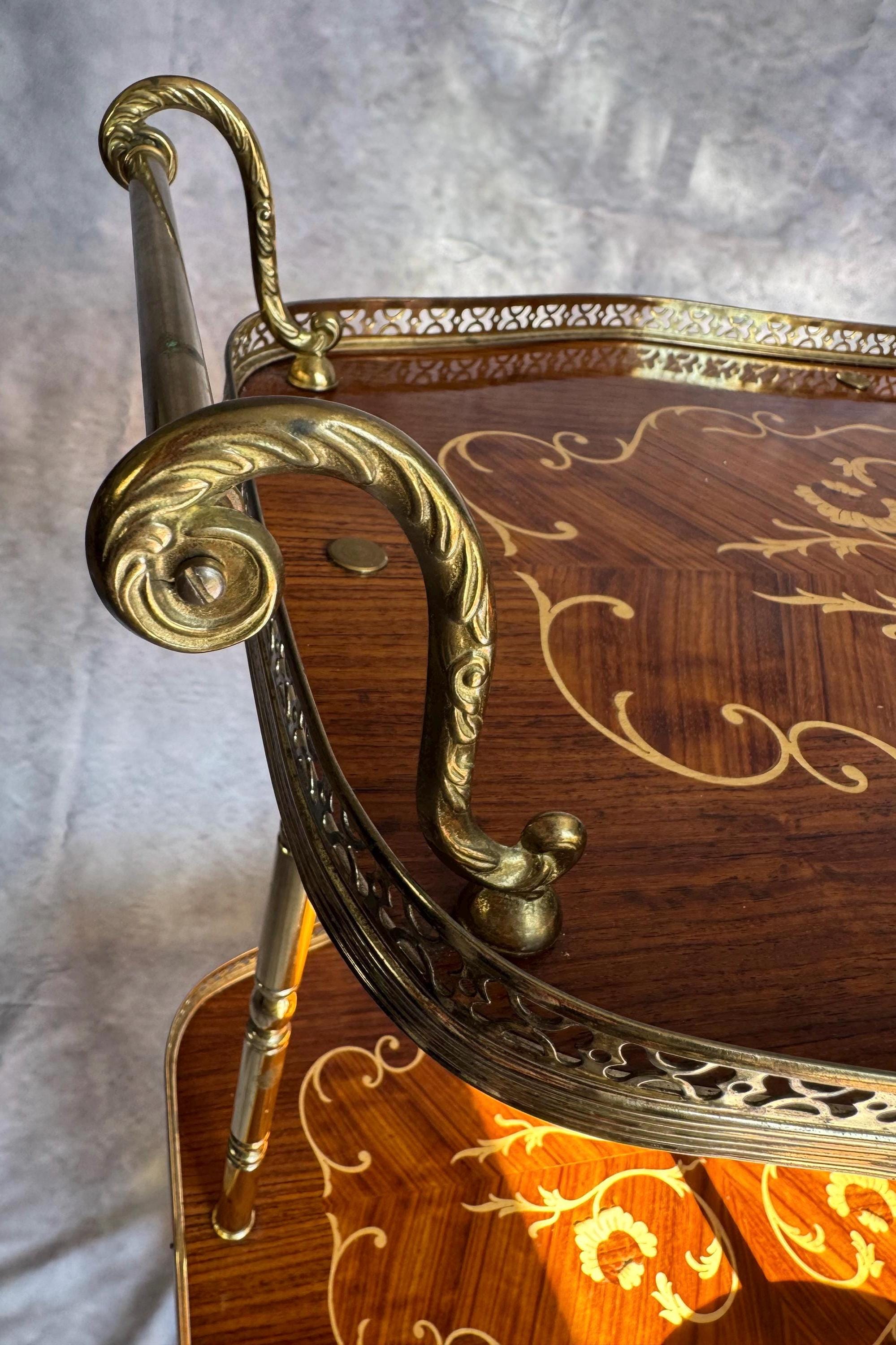 イタリアヴィンテージ - 真鍮とガラス天板のミッドセンチュリー サービングカート ミッドセンチュリー イタリア製 木製と真鍮製 バー トロリー