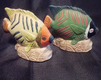 Tropical fish salt and pepper shakers Michael golden suplex vintage - used
