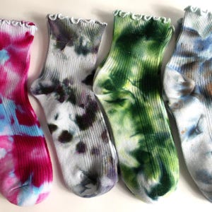 Package of 4 Women&#39;s Hand Dyed Cotton Socks, Vibrant Tie-Dye Cotton Bliss - Eco-Friendly, Unique Tie-Dye Socks, Fits size 5-8.