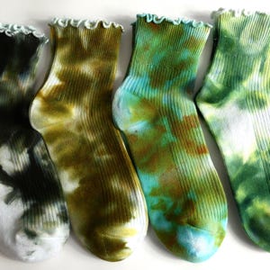 Package of 4 Women&#39;s Hand Dyed Cotton Socks, Vibrant Tie-Dye Cotton Bliss - Eco-Friendly, Unique Tie-Dye Socks for Stylish Comfort, Fits 5-8