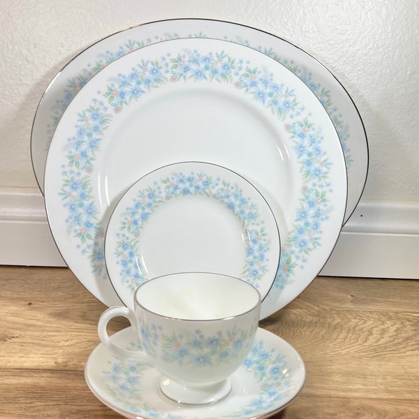 Wedgwood Wyndham Discontinued Fine Bone China Pattern Plates & Assorted Dishes