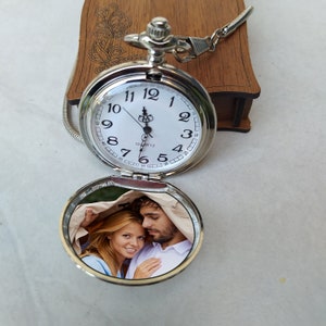 Personalized silver colored pocket watch, Pocket watch made of metal material and wooden gift box. Customizable gift pocket watch and wooden gift box.