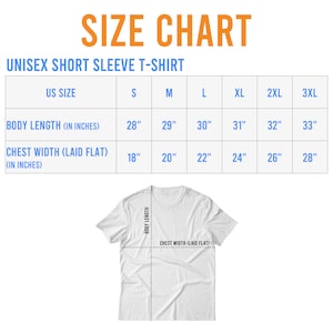 Puede incluir: Una camiseta blanca unisex de manga corta con una tabla de tallas. La tabla muestra las medidas de largo de cuerpo y ancho de pecho en cent&iacute;metros para las tallas S a 3XL. La tabla tambi&eacute;n incluye el texto "SIZE CHART" y "UNISEX SHORT SLEEVE T-SHIRT".