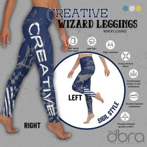 Op de afbeelding: Blauwe leggings met een witte "CREATIVE" grafische afbeelding en een geruit patroon. De leggings zijn hoog getailleerd en hebben een dubbellaagse tailleband. De leggings zijn gemaakt van een 4-weg stretchstof en hebben een driehoekige gusset.