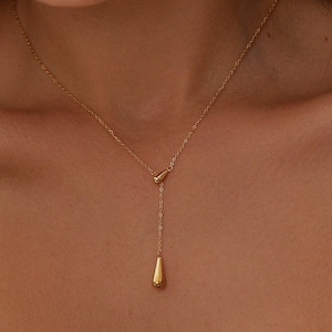 18K Gold Teardrop Lariat Necklace • Simple Necklace • Minimalist Necklace • Everyday Necklace • Drop Necklace • Gift For Her