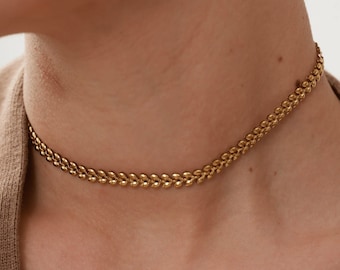 Serene Leaf Choker: 18k Gold Plated Stainless Steel Necklace