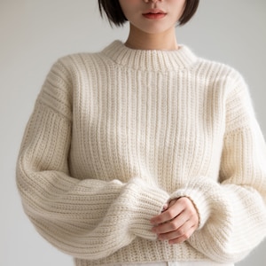 モックニットかぎ針編みセーターパターン PDF (英語)、I'll Pencil You In Sweater、サイズ込み、ヴィンテージ風かぎ針編み、ビデオ付き