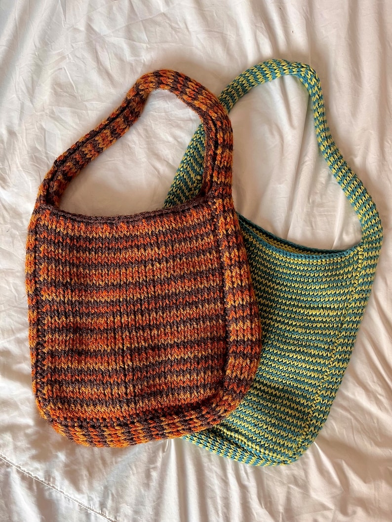 Beginner-friendly tunisian crochet striped color-work bag PDF pattern. Tunisian Knit stitch crochet bag PDF pattern. Perfect crochet bag pattern to use up yarn scraps.