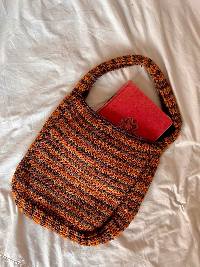 Beginner-friendly tunisian crochet striped color-work bag PDF pattern. Tunisian Knit stitch crochet bag PDF pattern. Perfect crochet bag pattern to use up yarn scraps.