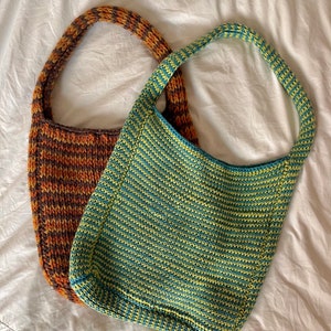 Beginner-friendly tunisian crochet striped color-work bag PDF pattern. Tunisian Knit stitch crochet bag PDF pattern. Perfect crochet bag pattern to use up yarn scraps.