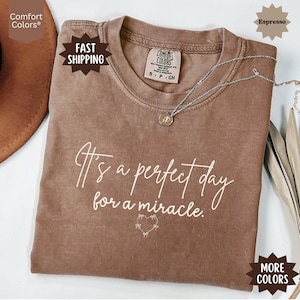 Chemises de FIV Jour du transfert Comfort Colors® Perfect Day For Miracles T-shirt Texte inspiré Coquette de maman FIV avec nœud Nouveaux parents Cadeaux de fertilité