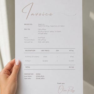 Könnte beinhalten: Eine beige Rechnung mit dem Wort "Invoice" in eleganter Schrift oben. Das Dokument enthält Details wie "Billed To", "Pay To" und eine Aufschlüsselung der Dienstleistungen mit Preisen. Der Gesamtbetrag ist 2.750 $.